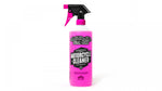 Muc-Off Biodegradable Motorcycle Cleaner i rosa sprayflaska för effektiv rengöring av motorcyklar. Miljövänlig och kraftfull rengöring.