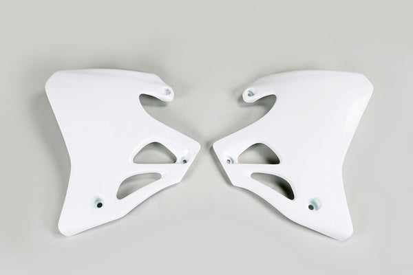 Az UFO radiátor lefedi a fehér Honda Ho02672#041 -et