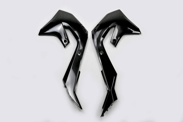 Az UFO radiátor borítja a fekete Kawasaki KX450 KA04751#001