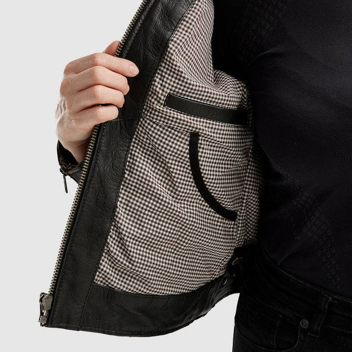 Insidan av Rebelhorn Dam Mc-Jacka Hunter II Vintage Brun med rutigt foder och praktiska innerfickor.